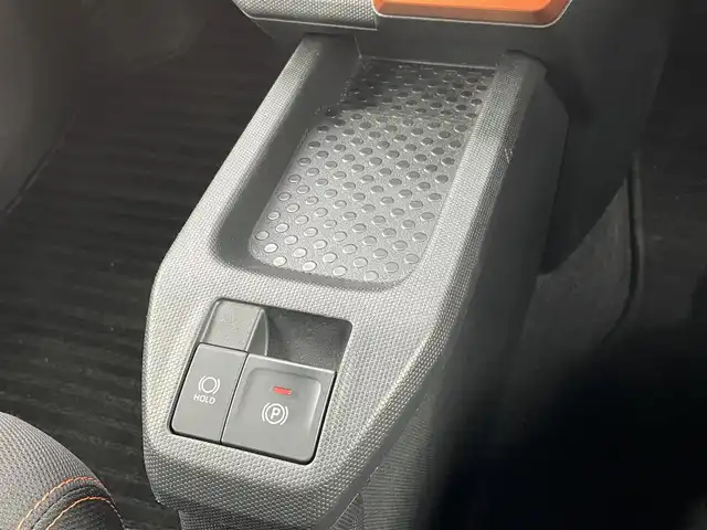 ダイハツ タフト G 佐賀県 2023(令5)年 2.3万km クロムグレーメタリック ガラスルーフ/CDオーディオ/ステアリングスイッチ/ブレーキホールド/電子パーキングブレーキ/コーナーセンサー/アイドリングストップ/革巻きステアリング/チルトステアリング/前席シートヒーター/純正LEDヘッドライト/純正15インチアルミ/プッシュスタート/スマートキー/スペアキー1本