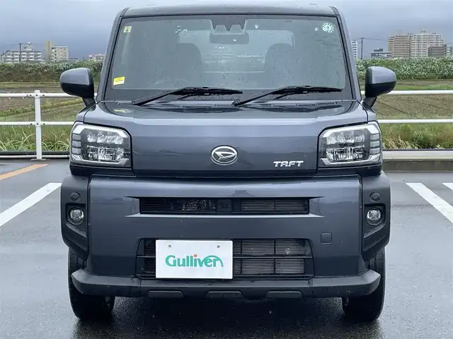 ダイハツ タフト G 佐賀県 2023(令5)年 2.3万km クロムグレーメタリック ガラスルーフ/CDオーディオ/ステアリングスイッチ/ブレーキホールド/電子パーキングブレーキ/コーナーセンサー/アイドリングストップ/革巻きステアリング/チルトステアリング/前席シートヒーター/純正LEDヘッドライト/純正15インチアルミ/プッシュスタート/スマートキー/スペアキー1本