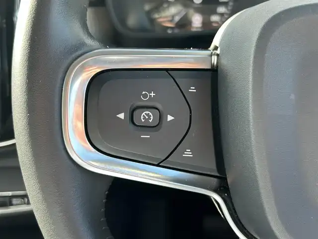 ボルボ ＸＣ４０ 東京都 2019(令1)年 3.3万km 白 ワンオーナー /harman/kardon /全方位カメラ/黒革シート/シートヒーター/パワーバックドア