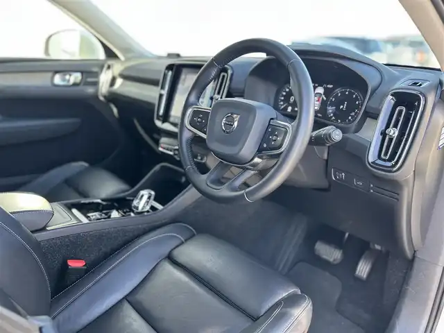 ボルボ ＸＣ４０ 東京都 2019(令1)年 3.3万km 白 ワンオーナー /harman/kardon /全方位カメラ/黒革シート/シートヒーター/パワーバックドア