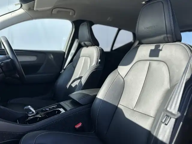 ボルボ ＸＣ４０ 東京都 2019(令1)年 3.3万km 白 ワンオーナー /harman/kardon /全方位カメラ/黒革シート/シートヒーター/パワーバックドア