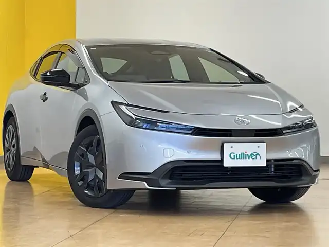 トヨタ プリウス X 群馬県 2023(令5)年 4.3万km シルバーメタリック セーフティセンス/純正ディスプレイオーディオ（ナビ機能付き）/　　BT/フルセグ/USB/Miracast/バックカメラ/レーダークルーズコントロール/LEDオートライト/オートハイビーム/コーナーセンサー/ブラインドスポットモニター/レーンアシスト/オートブレーキホールド/ステアリングスイッチ/オートリトラクタブルミラー/横滑り防止装置/サイド・カーテンエアバッグ/スマートキー/ビルトインETC2.0