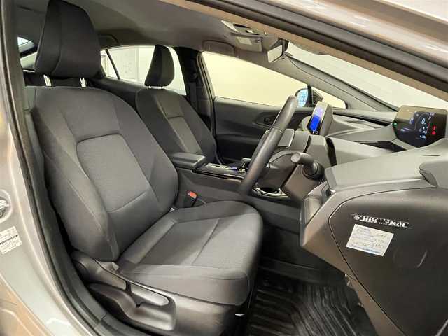 トヨタ プリウス X 群馬県 2023(令5)年 4.3万km シルバーメタリック セーフティセンス/純正ディスプレイオーディオ（ナビ機能付き）/　　BT/フルセグ/USB/Miracast/バックカメラ/レーダークルーズコントロール/LEDオートライト/オートハイビーム/コーナーセンサー/ブラインドスポットモニター/レーンアシスト/オートブレーキホールド/ステアリングスイッチ/オートリトラクタブルミラー/横滑り防止装置/サイド・カーテンエアバッグ/スマートキー/ビルトインETC2.0