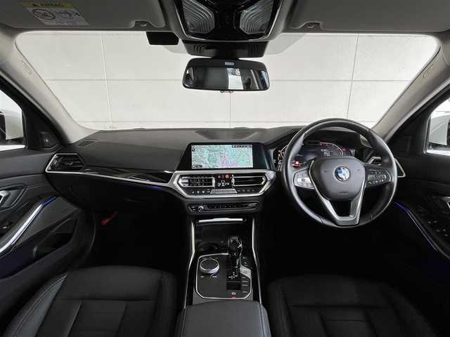 ＢＭＷ ＢＭＷ ３２０ｄ xDrive ツーリングEDジョイ+ 福島県 2021(令3)年 2.4万km アルピンホワイトⅢ 4WD/純正ナビ/・Bluetooth/フルセグTV/USB/・AppleCarPlay/AndroidAuto/パークディスタンスコントロール/アダプティブライト/防眩ハイビームアシスト/レーザーハイビーム/ジュスチャーコントロール/ヘッドアップディスプレイ/コンフォートアシスト/ステアリング＆レーンコントロールアシスト/シティーブレーキ機能付き歩行者警告システム/レーンディパーチャーウォーニング/レーンチェンジアシスト/運転支援プラス/後退アシスト/インテリパーソナルアシスト/アンビエントライト/パワーシートD/N席/シートヒーターD/N席/電動リアゲート/フットオープナー