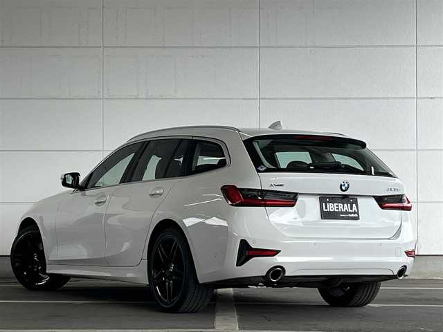 ＢＭＷ ＢＭＷ ３２０ｄ xDrive ツーリングEDジョイ+ 福島県 2021(令3)年 2.4万km アルピンホワイトⅢ 4WD/純正ナビ/・Bluetooth/フルセグTV/USB/・AppleCarPlay/AndroidAuto/パークディスタンスコントロール/アダプティブライト/防眩ハイビームアシスト/レーザーハイビーム/ジュスチャーコントロール/ヘッドアップディスプレイ/コンフォートアシスト/ステアリング＆レーンコントロールアシスト/シティーブレーキ機能付き歩行者警告システム/レーンディパーチャーウォーニング/レーンチェンジアシスト/運転支援プラス/後退アシスト/インテリパーソナルアシスト/アンビエントライト/パワーシートD/N席/シートヒーターD/N席/電動リアゲート/フットオープナー