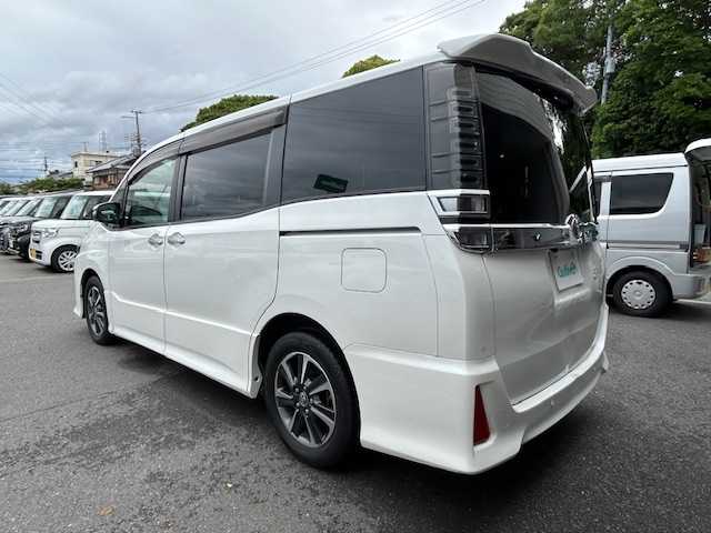 トヨタ ヴォクシー ZS 煌Ⅱ 大阪府 2020(令2)年 3万km ホワイトパールクリスタルシャイン ナビ　/地デジ　/バックカメラ　/両側パワースライドドア　/ＬＥＤヘッドライト　/オートハイビーム　/衝突軽減ブレーキ　/前後コーナーセンサー　/クルーズコントロール　/ビルトインＥＴＣ　/フロアーマット　/サイドバイザー