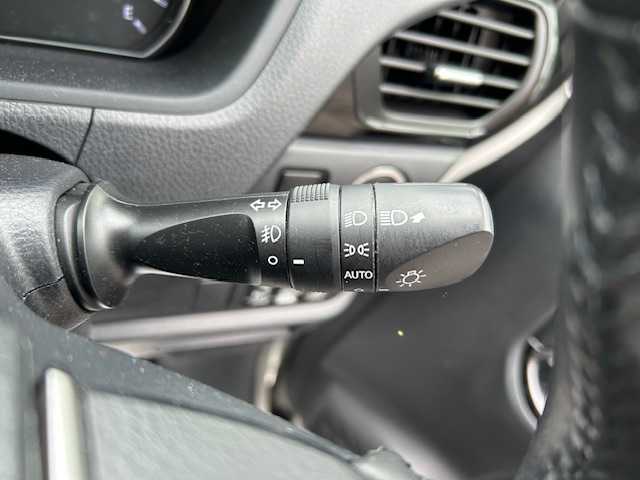 トヨタ ヴォクシー ZS 煌Ⅱ 大阪府 2020(令2)年 3万km ホワイトパールクリスタルシャイン ナビ　/地デジ　/バックカメラ　/両側パワースライドドア　/ＬＥＤヘッドライト　/オートハイビーム　/衝突軽減ブレーキ　/前後コーナーセンサー　/クルーズコントロール　/ビルトインＥＴＣ　/フロアーマット　/サイドバイザー