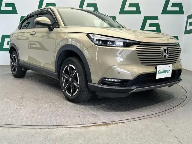 ホンダ ヴェゼル G 鹿児島県 2022(令4)年 4.1万km サンドカーキパール ワンオーナー/純正ナビ/(フルセグ/Bluetooth/DVD/CD)/前後ドライブレコーダー/ETC/バックカメラ/ホンダセンシング/　・衝突軽減ブレーキ（CMBS）/　・誤発進抑制機能/　・後方誤発進抑制機能/　・近距離衝突軽減ブレーキ/　・歩行者事故低減ステアリング/　・路外逸脱抑制機能/　・渋滞追従機能付アダプティブクルーズコントロール（ACC）/　・車線維持支援システム（LKAS）/　・トラフィックジャムアシスト（渋滞運転支援機能）/　・先行車発進お知らせ機能/　・標識認識機能/　・オートハイビーム/　・パーキングセンサーシステム/電動パーキングブレーキ/オートブレーキホールド/ヘッドライトレベライザー