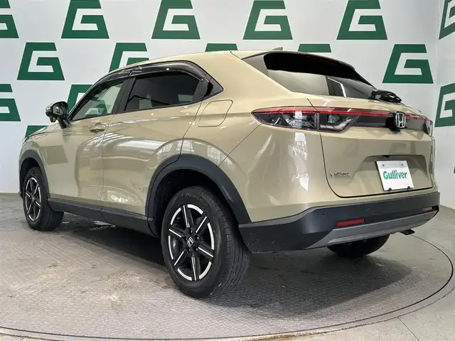 ホンダ ヴェゼル G 鹿児島県 2022(令4)年 4.1万km サンドカーキパール ワンオーナー/純正ナビ/(フルセグ/Bluetooth/DVD/CD)/前後ドライブレコーダー/ETC/バックカメラ/ホンダセンシング/　・衝突軽減ブレーキ（CMBS）/　・誤発進抑制機能/　・後方誤発進抑制機能/　・近距離衝突軽減ブレーキ/　・歩行者事故低減ステアリング/　・路外逸脱抑制機能/　・渋滞追従機能付アダプティブクルーズコントロール（ACC）/　・車線維持支援システム（LKAS）/　・トラフィックジャムアシスト（渋滞運転支援機能）/　・先行車発進お知らせ機能/　・標識認識機能/　・オートハイビーム/　・パーキングセンサーシステム/電動パーキングブレーキ/オートブレーキホールド/ヘッドライトレベライザー