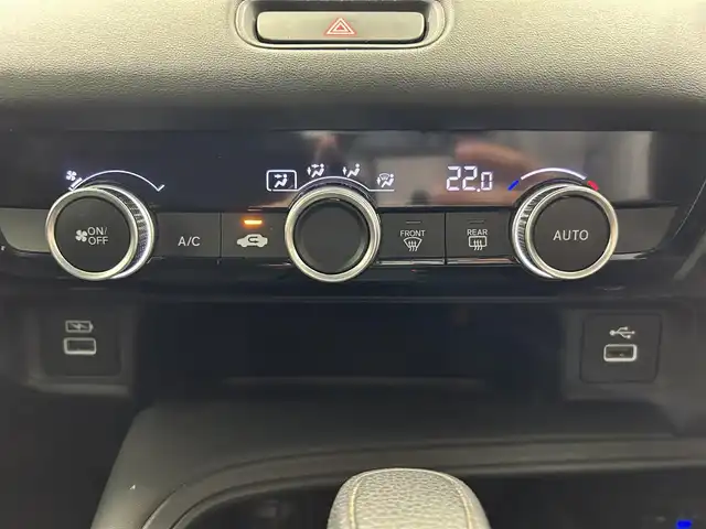 ホンダ ヴェゼル G 鹿児島県 2022(令4)年 4.1万km サンドカーキパール ワンオーナー/純正ナビ/(フルセグ/Bluetooth/DVD/CD)/前後ドライブレコーダー/ETC/バックカメラ/ホンダセンシング/　・衝突軽減ブレーキ（CMBS）/　・誤発進抑制機能/　・後方誤発進抑制機能/　・近距離衝突軽減ブレーキ/　・歩行者事故低減ステアリング/　・路外逸脱抑制機能/　・渋滞追従機能付アダプティブクルーズコントロール（ACC）/　・車線維持支援システム（LKAS）/　・トラフィックジャムアシスト（渋滞運転支援機能）/　・先行車発進お知らせ機能/　・標識認識機能/　・オートハイビーム/　・パーキングセンサーシステム/電動パーキングブレーキ/オートブレーキホールド/ヘッドライトレベライザー