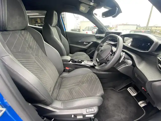 プジョー プジョー ２００８ GT 福岡県 2024(令6)年 2.2万km 青 ・ガラスルーフ/・アクティブクルーズコントロール/・USB/Bluetooth/AppleCarPlay/・バックカメラ/・ハーフレザーシート/シートヒーター/・ETC/・純正17AW/・プッシュスタート/・パーキングアシスト/・アイドリングストップ/・スマートキー/・パワーシート/・レーンキープアシスト/・オートライト/・LEDライト/・保証書/・取扱説明書