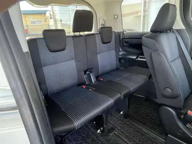 トヨタ ヴォクシー ZS 岐阜県 2014(平26)年 11.8万km ホワイトパールクリスタルシャイン (株)IDOMが運営する【じしゃロン多治見店】の自社ローン専用車両になります。こちらは現金またはオートローンご利用時の価格です。自社ローンご希望の方は別途その旨お申付け下さい。/ALPINE10インチナビ/　（Bluetooth/DVD/フルセグ）/左側パワースライドドア/TRDエアロ/ALPINEフリップダウン/バックカメラ/ETC/アイドリングストップ/オートライト/フォグランプ/ワイパーデアイサー