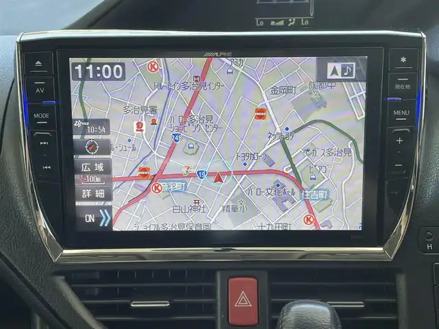 トヨタ ヴォクシー ZS 岐阜県 2014(平26)年 11.8万km ホワイトパールクリスタルシャイン (株)IDOMが運営する【じしゃロン多治見店】の自社ローン専用車両になります。こちらは現金またはオートローンご利用時の価格です。自社ローンご希望の方は別途その旨お申付け下さい。/ALPINE10インチナビ/　（Bluetooth/DVD/フルセグ）/左側パワースライドドア/TRDエアロ/ALPINEフリップダウン/バックカメラ/ETC/アイドリングストップ/オートライト/フォグランプ/ワイパーデアイサー