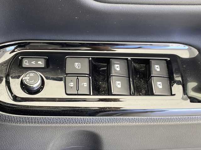 トヨタ ヴォクシー ハイブリッド V 千葉県 2020(令2)年 1.5万km ブラック 純正ナビ/　CD/DVD/Bluetooth/フルセグTV/トヨタセーフティセンス/クルーズコントロール/レーンキープアシスト/衝突軽減ブレーキ/クリアランスソナー/先行車発進警報/オートハイビーム/純正フリップダウンモニター/バックドアイージークローズ/ビルトインETC2.0/前方ドラレコ/前席シートヒーター/LEDヘッドライト/バックカメラ