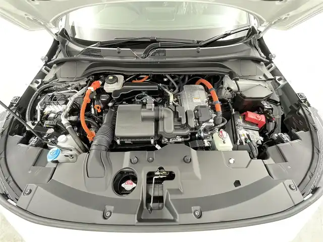 ホンダ ヴェゼル ハイブリッド e:HEV Z 千葉県 2025(令7)年 0.1千km パール 登録済未使用車/ホンダセンシング/・路外逸脱抑制機能/・標識認識機能/・車線維持支援システム/・ブラインドスポットインフォメーション/・誤発進抑制機能/・急アクセル抑制機能/・パーキングセンサーシステム/・オートハイビーム/Honda CONNECT９インチディスプレー/・USB/・フルセグTV/・Bluetooth/・Apple CarPlay/・Android Auto/バックカメラ/ハンズフリーアクセスパワーテールゲート/アダプティブクルーズコントロール/LEDオートライト/LEDシーケンシャルターンシグナルランプ/ハーフレザーシート/運転席助手席シートヒータ/純正18インチアルミホイール/革巻きステアリング/ステアリングヒーター/ETC2.0車載器/ワイヤレス充電器