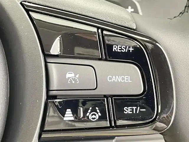 ホンダ ヴェゼル ハイブリッド e:HEV Z 千葉県 2025(令7)年 0.1千km パール 登録済未使用車/ホンダセンシング/・路外逸脱抑制機能/・標識認識機能/・車線維持支援システム/・ブラインドスポットインフォメーション/・誤発進抑制機能/・急アクセル抑制機能/・パーキングセンサーシステム/・オートハイビーム/Honda CONNECT９インチディスプレー/・USB/・フルセグTV/・Bluetooth/・Apple CarPlay/・Android Auto/バックカメラ/ハンズフリーアクセスパワーテールゲート/アダプティブクルーズコントロール/LEDオートライト/LEDシーケンシャルターンシグナルランプ/ハーフレザーシート/運転席助手席シートヒータ/純正18インチアルミホイール/革巻きステアリング/ステアリングヒーター/ETC2.0車載器/ワイヤレス充電器