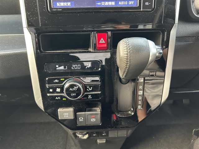 トヨタ ルーミー カスタムG 静岡県 2021(令3)年 3.5万km パールホワイトⅢ 純正ナビ/　（フルセグTV、Bluetooth、DVD、CD）/スマートアシスト/レーダークルーズコントロール/横滑り防止装置/前後コーナーセンサー/レーンキープアシスト/前席シートヒーター/バックカメラ/ビルトインETC/前後社外ドライブレコーダー/両側パワースライドドア/スマートキー/プッシュスタート/衝突被害軽減システム/純正14インチアルミホイール/LEDヘッドライト/保証書