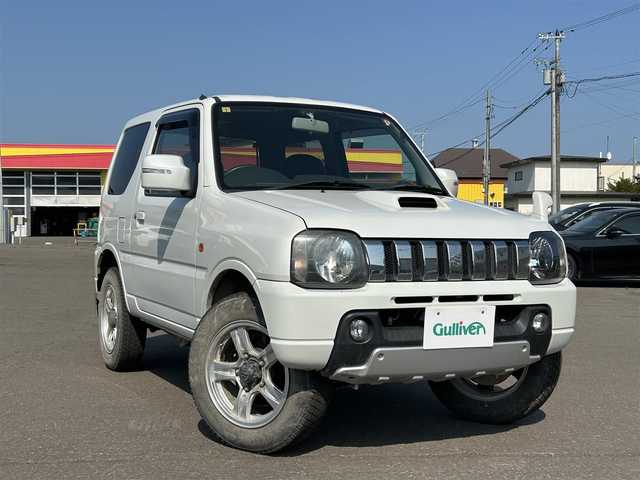 スズキ ジムニー クロスアドベンチャー XC 道東・釧路十勝 2010(平22)年 15.9万km パールホワイト 4WD/ターボエンジン/レザーシート/革巻きステアリング/社外SDナビ/フルセグTV/16インチAW/背面タイヤ/夏タイヤ積込み/シートヒーター(D席)/パワーウィンドウ/パワーステアリング/純正タイヤキャップ/純正フロアマット/社外ドアバイザー/取扱説明書/保証書