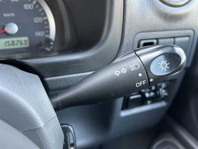スズキ ジムニー クロスアドベンチャー XC 道東・釧路十勝 2010(平22)年 15.9万km パールホワイト 4WD/ターボエンジン/レザーシート/革巻きステアリング/社外SDナビ/フルセグTV/16インチAW/背面タイヤ/夏タイヤ積込み/シートヒーター(D席)/パワーウィンドウ/パワーステアリング/純正タイヤキャップ/純正フロアマット/社外ドアバイザー/取扱説明書/保証書