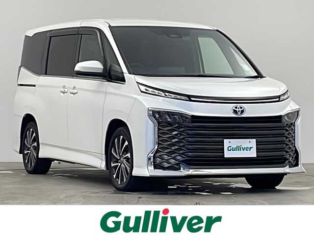 トヨタ ヴォクシー ハイブリッド S－Z 千葉県 2022(令4)年 4万km ホワイトパールクリスタルシャイン セーフティセンス（衝突回避支援パッケージ）/・プリクラッシュセーフティ/・レーダープリクラッシュアラート/・オートマチックハイビーム/・ドライバー異常時対応システム/・プロアクティブドライビングアシスト/・発進遅れ告知機能/・レーントレーシングアシスト/・レーダークルーズコントロール/・ロードサインアシスト/ディスプレイオーディオプラス/・10.5インチディスプレイオーディオ/・メモリーナビ/地デジTV/・DVD/CD/USB/HDMI/・Apple CarPlay／Android Auto/・ETC2.0/・バックカメラ/両側パワースライドドア/AC100V電源/LEDヘッドライト/前後コーナーセンサー/ハーフレザーシート/スマートキー