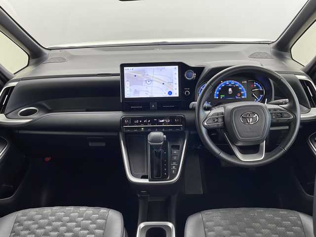 トヨタ ヴォクシー ハイブリッド S－Z 千葉県 2022(令4)年 4万km ホワイトパールクリスタルシャイン セーフティセンス（衝突回避支援パッケージ）/・プリクラッシュセーフティ/・レーダープリクラッシュアラート/・オートマチックハイビーム/・ドライバー異常時対応システム/・プロアクティブドライビングアシスト/・発進遅れ告知機能/・レーントレーシングアシスト/・レーダークルーズコントロール/・ロードサインアシスト/ディスプレイオーディオプラス/・10.5インチディスプレイオーディオ/・メモリーナビ/地デジTV/・DVD/CD/USB/HDMI/・Apple CarPlay／Android Auto/・ETC2.0/・バックカメラ/両側パワースライドドア/AC100V電源/LEDヘッドライト/前後コーナーセンサー/ハーフレザーシート/スマートキー