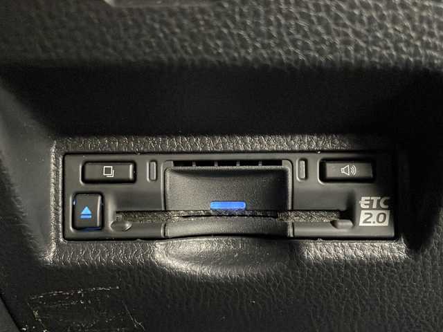 トヨタ ヴォクシー ハイブリッド S－Z 千葉県 2022(令4)年 4万km ホワイトパールクリスタルシャイン セーフティセンス（衝突回避支援パッケージ）/・プリクラッシュセーフティ/・レーダープリクラッシュアラート/・オートマチックハイビーム/・ドライバー異常時対応システム/・プロアクティブドライビングアシスト/・発進遅れ告知機能/・レーントレーシングアシスト/・レーダークルーズコントロール/・ロードサインアシスト/ディスプレイオーディオプラス/・10.5インチディスプレイオーディオ/・メモリーナビ/地デジTV/・DVD/CD/USB/HDMI/・Apple CarPlay／Android Auto/・ETC2.0/・バックカメラ/両側パワースライドドア/AC100V電源/LEDヘッドライト/前後コーナーセンサー/ハーフレザーシート/スマートキー