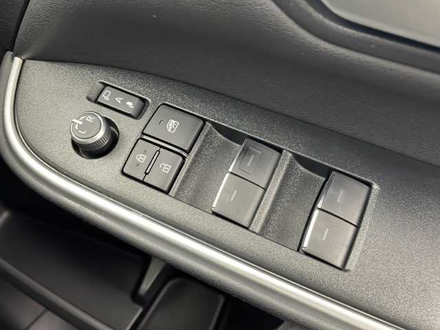 トヨタ ヴォクシー ハイブリッド S－Z 千葉県 2022(令4)年 4万km ホワイトパールクリスタルシャイン セーフティセンス（衝突回避支援パッケージ）/・プリクラッシュセーフティ/・レーダープリクラッシュアラート/・オートマチックハイビーム/・ドライバー異常時対応システム/・プロアクティブドライビングアシスト/・発進遅れ告知機能/・レーントレーシングアシスト/・レーダークルーズコントロール/・ロードサインアシスト/ディスプレイオーディオプラス/・10.5インチディスプレイオーディオ/・メモリーナビ/地デジTV/・DVD/CD/USB/HDMI/・Apple CarPlay／Android Auto/・ETC2.0/・バックカメラ/両側パワースライドドア/AC100V電源/LEDヘッドライト/前後コーナーセンサー/ハーフレザーシート/スマートキー