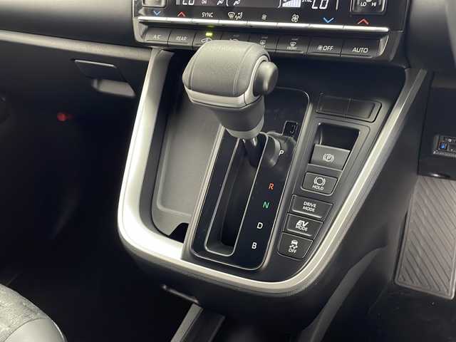 トヨタ ヴォクシー ハイブリッド S－Z 千葉県 2022(令4)年 4万km ホワイトパールクリスタルシャイン セーフティセンス（衝突回避支援パッケージ）/・プリクラッシュセーフティ/・レーダープリクラッシュアラート/・オートマチックハイビーム/・ドライバー異常時対応システム/・プロアクティブドライビングアシスト/・発進遅れ告知機能/・レーントレーシングアシスト/・レーダークルーズコントロール/・ロードサインアシスト/ディスプレイオーディオプラス/・10.5インチディスプレイオーディオ/・メモリーナビ/地デジTV/・DVD/CD/USB/HDMI/・Apple CarPlay／Android Auto/・ETC2.0/・バックカメラ/両側パワースライドドア/AC100V電源/LEDヘッドライト/前後コーナーセンサー/ハーフレザーシート/スマートキー