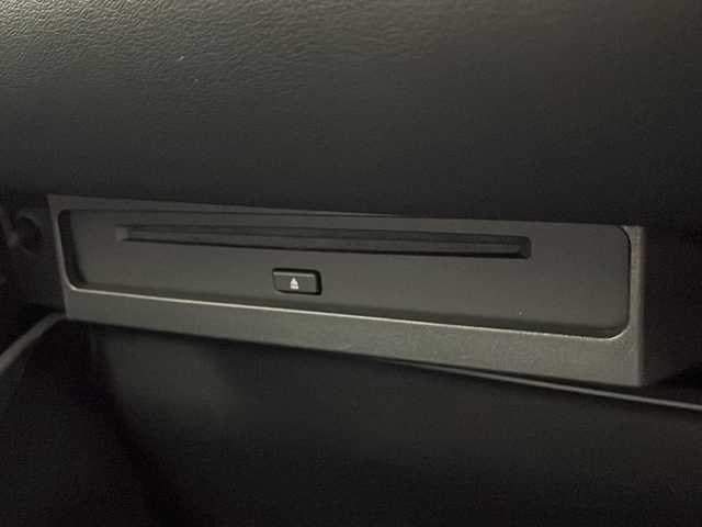 トヨタ ヴォクシー ハイブリッド S－Z 千葉県 2022(令4)年 4万km ホワイトパールクリスタルシャイン セーフティセンス（衝突回避支援パッケージ）/・プリクラッシュセーフティ/・レーダープリクラッシュアラート/・オートマチックハイビーム/・ドライバー異常時対応システム/・プロアクティブドライビングアシスト/・発進遅れ告知機能/・レーントレーシングアシスト/・レーダークルーズコントロール/・ロードサインアシスト/ディスプレイオーディオプラス/・10.5インチディスプレイオーディオ/・メモリーナビ/地デジTV/・DVD/CD/USB/HDMI/・Apple CarPlay／Android Auto/・ETC2.0/・バックカメラ/両側パワースライドドア/AC100V電源/LEDヘッドライト/前後コーナーセンサー/ハーフレザーシート/スマートキー