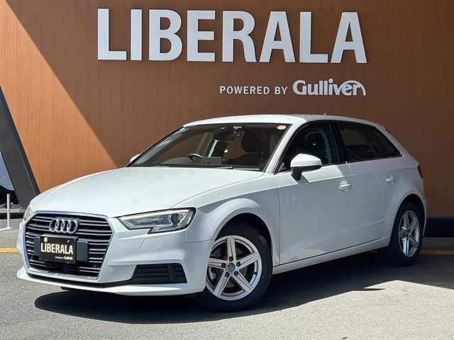 アウディ Ａ３ スポーツバック 1．4 TFSI 高知県 2018(平30)年 3.7万km グレイシアホワイトメタリック 純正HDDナビ/【CD/DVD/BT/フルセグTV】/バックカメラ/アダプティブクルーズコントロール(追従走行有り)/バーチャルコックピット/アクティブレーンアシスト/横滑り防止/コーナー、バックセンサー/ETC/ドライブレコーダー/オートワイパー/オートライト/オートハイビーム/純正LEDライト/スマートキー/プッシュスタート/MTモード付きAT/アイドリングストップ/純正アルミホイール 16インチ/純正フロアマット