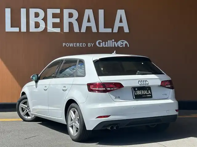 アウディ Ａ３ スポーツバック 1．4 TFSI 高知県 2018(平30)年 3.7万km グレイシアホワイトメタリック 純正HDDナビ/【CD/DVD/BT/フルセグTV】/バックカメラ/アダプティブクルーズコントロール(追従走行有り)/バーチャルコックピット/アクティブレーンアシスト/横滑り防止/コーナー、バックセンサー/ETC/ドライブレコーダー/オートワイパー/オートライト/オートハイビーム/純正LEDライト/スマートキー/プッシュスタート/MTモード付きAT/アイドリングストップ/純正アルミホイール 16インチ/純正フロアマット