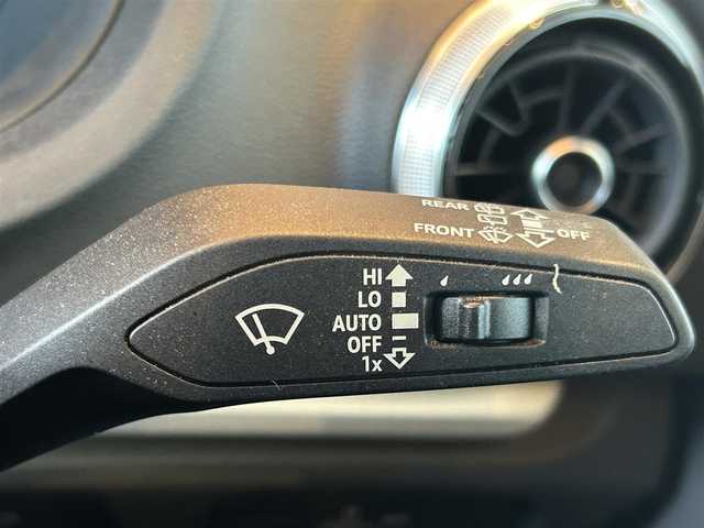 アウディ Ａ３ スポーツバック 1．4 TFSI 高知県 2018(平30)年 3.7万km グレイシアホワイトメタリック 純正HDDナビ/【CD/DVD/BT/フルセグTV】/バックカメラ/アダプティブクルーズコントロール(追従走行有り)/バーチャルコックピット/アクティブレーンアシスト/横滑り防止/コーナー、バックセンサー/ETC/ドライブレコーダー/オートワイパー/オートライト/オートハイビーム/純正LEDライト/スマートキー/プッシュスタート/MTモード付きAT/アイドリングストップ/純正アルミホイール 16インチ/純正フロアマット