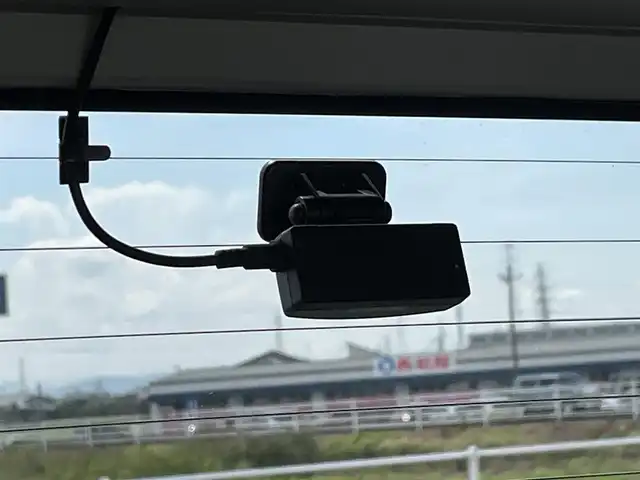 トヨタ ルーミー カスタムG－T 佐賀県 2020(令2)年 5.5万km クールバイオレットクリスタルシャイン 純正9インチSDナビゲーション/・フルセグTV/CD/DVD/SD/Bluetooth/パノラミックビューモニター/前後ドライブレコーダー/ビルトインETC/両側パワースライドドア/電子パーキングブレーキ/AUTO HOLD機能/置くだけ充電/純正レザー調シートカバー/後席サンシェード/ISOFIX対応/革巻きステアリング/ステアリングリモコン/純正15インチアルミホイール/純正LEDヘッドライト/オートマチックハイビーム/純正LEDフォグランプ/純正フロアマット/純正ドアバイザ―/新車保証書/取扱説明書/スペアキー１本/スマートアシスト/・アダプティブクルーズコントロール/・車線逸脱警報機能/・先行車発進お知らせ機能/・衝突被害軽減ブレーキ/・標識認識機能/・ふらつき警報