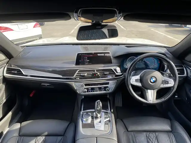 ＢＭＷ ７４０Ｌd xDrive Mスポーツ 福岡県 2019(平31)年 5.3万km 白 ・サンルーフ/・アクティブクルーズコントロール/・純正ナビ／ＢＴ／ＵＳＢ／ｃａｒｐｌａｙ/・全方位カメラ/・黒革/シートヒーター／エアシート/・フルセグ/・ETC/・純正20AW/・後席モニター/・サンシェード/・エアサスペンション/・保証書/・取扱説明書