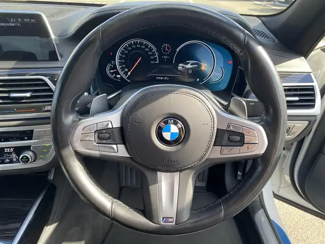 ＢＭＷ ７４０Ｌd xDrive Mスポーツ 福岡県 2019(平31)年 5.3万km 白 ・サンルーフ/・アクティブクルーズコントロール/・純正ナビ／ＢＴ／ＵＳＢ／ｃａｒｐｌａｙ/・全方位カメラ/・黒革/シートヒーター／エアシート/・フルセグ/・ETC/・純正20AW/・後席モニター/・サンシェード/・エアサスペンション/・保証書/・取扱説明書