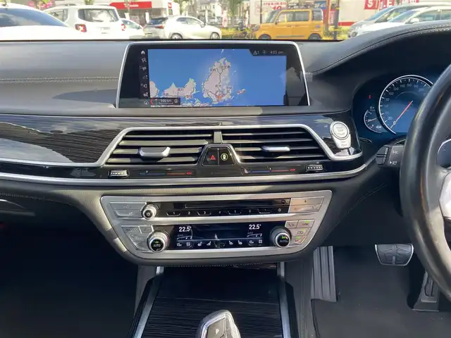 ＢＭＷ ７４０Ｌd xDrive Mスポーツ 福岡県 2019(平31)年 5.3万km 白 ・サンルーフ/・アクティブクルーズコントロール/・純正ナビ／ＢＴ／ＵＳＢ／ｃａｒｐｌａｙ/・全方位カメラ/・黒革/シートヒーター／エアシート/・フルセグ/・ETC/・純正20AW/・後席モニター/・サンシェード/・エアサスペンション/・保証書/・取扱説明書