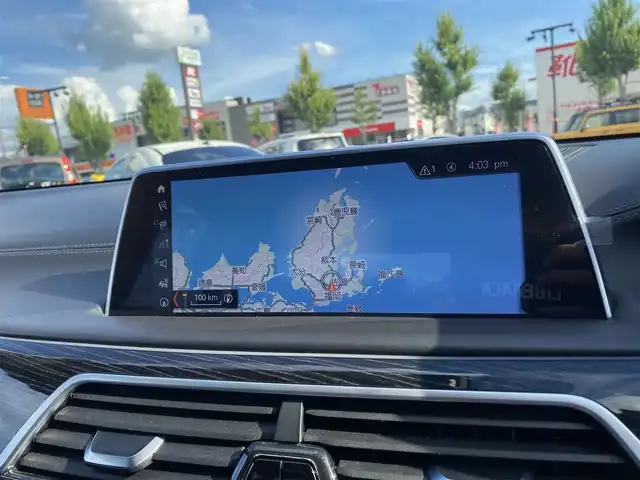 ＢＭＷ ７４０Ｌd xDrive Mスポーツ 福岡県 2019(平31)年 5.3万km 白 ・サンルーフ/・アクティブクルーズコントロール/・純正ナビ／ＢＴ／ＵＳＢ／ｃａｒｐｌａｙ/・全方位カメラ/・黒革/シートヒーター／エアシート/・フルセグ/・ETC/・純正20AW/・後席モニター/・サンシェード/・エアサスペンション/・保証書/・取扱説明書
