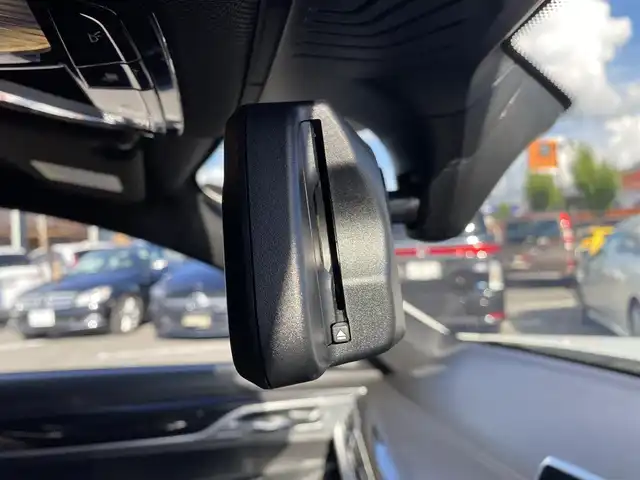 ＢＭＷ ７４０Ｌd xDrive Mスポーツ 福岡県 2019(平31)年 5.3万km 白 ・サンルーフ/・アクティブクルーズコントロール/・純正ナビ／ＢＴ／ＵＳＢ／ｃａｒｐｌａｙ/・全方位カメラ/・黒革/シートヒーター／エアシート/・フルセグ/・ETC/・純正20AW/・後席モニター/・サンシェード/・エアサスペンション/・保証書/・取扱説明書