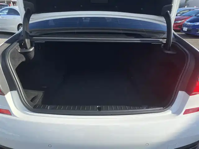 ＢＭＷ ７４０Ｌd xDrive Mスポーツ 福岡県 2019(平31)年 5.3万km 白 ・サンルーフ/・アクティブクルーズコントロール/・純正ナビ／ＢＴ／ＵＳＢ／ｃａｒｐｌａｙ/・全方位カメラ/・黒革/シートヒーター／エアシート/・フルセグ/・ETC/・純正20AW/・後席モニター/・サンシェード/・エアサスペンション/・保証書/・取扱説明書