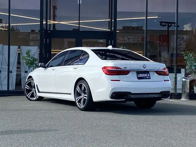 ＢＭＷ ７４０Ｌd xDrive Mスポーツ 福岡県 2019(平31)年 5.3万km 白 ・サンルーフ/・アクティブクルーズコントロール/・純正ナビ／ＢＴ／ＵＳＢ／ｃａｒｐｌａｙ/・全方位カメラ/・黒革/シートヒーター／エアシート/・フルセグ/・ETC/・純正20AW/・後席モニター/・サンシェード/・エアサスペンション/・保証書/・取扱説明書