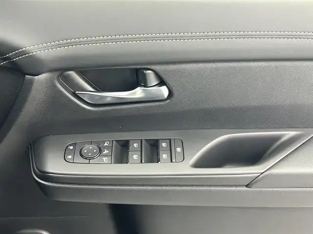 日産 セレナ e－パワー ハイウェイスター V 熊本県 2025(令7)年 0.1千km プリズムホワイト 登録済未使用車/純正ナビ（ＡｐｐｌＣａｒＰｌａｙ・ＡｎｄｒｏｉｄＡｕｔｏ・フルセグ・ＢＴ・ＵＳＢ）/純正フリップダウンモニター/ビルトインＥＴＣ２．０/純正前後ドライブレコーダー　/両側パワースライドドア　/レーダークルーズコントロール/衝突軽減ブレーキ/レーンキープアシスト/横滑り防止/プロパイロット/ブラインドスポットモニター/先行車発進お知らせ機能/標識認識機能/踏み間違い衝突防止/インテリジェントルームミラー/置くだけ充電/ステアリングヒーター/前後クリアランスソナー/純正16インチAW/オートライト/オートマチックハイビーム/LEDヘッドライト/スマートキー/プッシュスタート/スペアキー1本