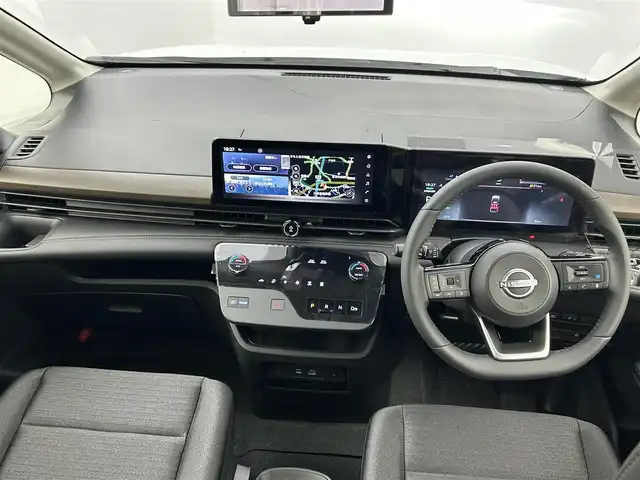 日産 セレナ e－パワー ハイウェイスター V 熊本県 2025(令7)年 0.1千km プリズムホワイト 登録済未使用車/純正ナビ（ＡｐｐｌＣａｒＰｌａｙ・ＡｎｄｒｏｉｄＡｕｔｏ・フルセグ・ＢＴ・ＵＳＢ）/純正フリップダウンモニター/ビルトインＥＴＣ２．０/純正前後ドライブレコーダー　/両側パワースライドドア　/レーダークルーズコントロール/衝突軽減ブレーキ/レーンキープアシスト/横滑り防止/プロパイロット/ブラインドスポットモニター/先行車発進お知らせ機能/標識認識機能/踏み間違い衝突防止/インテリジェントルームミラー/置くだけ充電/ステアリングヒーター/前後クリアランスソナー/純正16インチAW/オートライト/オートマチックハイビーム/LEDヘッドライト/スマートキー/プッシュスタート/スペアキー1本