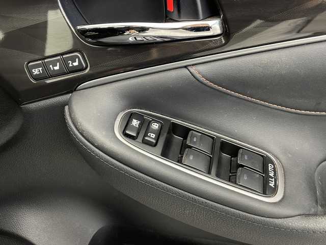 トヨタ クラウン アスリート G i－Four 長野県 2013(平25)年 4.4万km ホワイトパールクリスタルシャイン ４WD/純正ナビ/CD・DVD再生/Bluetooth Audio/USB接続/フルセグTV/前方ドラレコ/ステアリングスイッチ/黒革シート/前席パワーシート/前席シートヒーター /前席エアシート/HIDヘッドライト/オートライト/フォグランプ/オートマチックハイビーム/クルーズコントロール/スマートキー/プッシュスタート/ビルトインETC