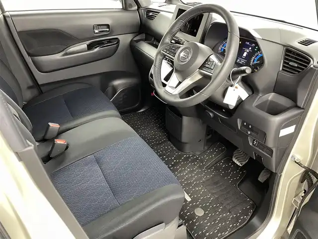 日産 ルークス 福島県 2022(令4)年 1.6万km フローズンバニラパール 360°セーフティアシスト/・プロパイロット/・レーダークルーズコントロール/・衝突被害軽減ブレーキ/・前方衝突予測警報/・車線逸脱警報装置/・標識検知/・アダプティブLEDヘッドライト/・アラウンドビュー/・電子パーキング/・オートブレーキホールド/前方ドライブレコーダー/両側パワースライドドア/・ロールサンシェード/革張ステアリング/・ステアリングリモコン/ベンチシート/・D+N席シートヒーター/プッシュスタート/・スマートキー/・スペアキー1本/電動格納ミラー/・ウィンカーミラー/・オートミラー/コーナーセンサー/LEDヘッドライト/・フォグランプ/・オートライト/・オートハイビーム/アイドリングストップ/純正フロアマット/純正15インチAW
