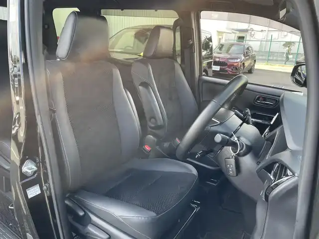 トヨタ ヴォクシー ZS 煌Ⅲ 東京都 2021(令3)年 3.6万km ブラック ９型ＡＬＰＩＮＥナビ　/ＡＬＰＩＮＥ後席モニター　/両側電動スライドドア　/ＥＴＣ　/ＬＥＤヘッドライト　/ＬＥＤフォグライト　/ハーフレザーシート　/フルセグ　/純正アルミ/純正フロアマット　/クルーズコントロールシステム/衝突軽減ブレーキ/Bluetooth