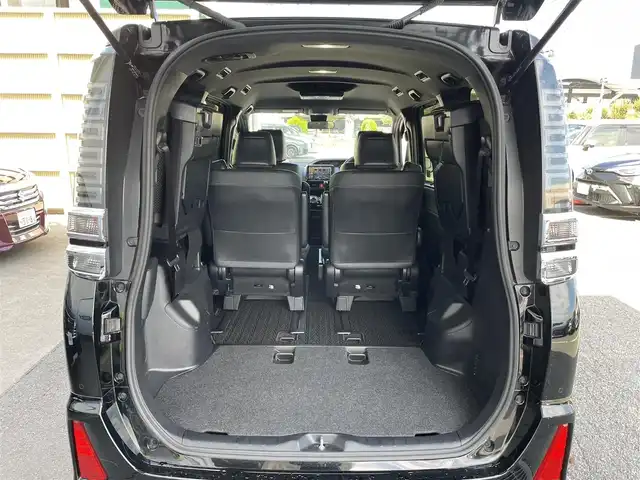 トヨタ ヴォクシー ZS 煌Ⅲ 東京都 2021(令3)年 3.6万km ブラック ９型ＡＬＰＩＮＥナビ　/ＡＬＰＩＮＥ後席モニター　/両側電動スライドドア　/ＥＴＣ　/ＬＥＤヘッドライト　/ＬＥＤフォグライト　/ハーフレザーシート　/フルセグ　/純正アルミ/純正フロアマット　/クルーズコントロールシステム/衝突軽減ブレーキ/Bluetooth