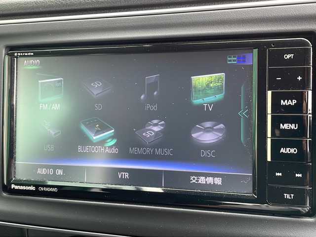 日産 リーフ S 岐阜県 2018(平30)年 4.1万km ブリリアントシルバー 禁煙車/社外SDナビ/AM/FM/CD/DVD/BT/SD/フルセグTV/バックカメラ/クルーズコントロール/オートライト/ステアリングスイッチ/シートヒーター /e-Pedal/スマートキー/スペアキー/プッシュスタート /冬タイヤアルミホイールセット積込/ETC/充電ケーブル積込