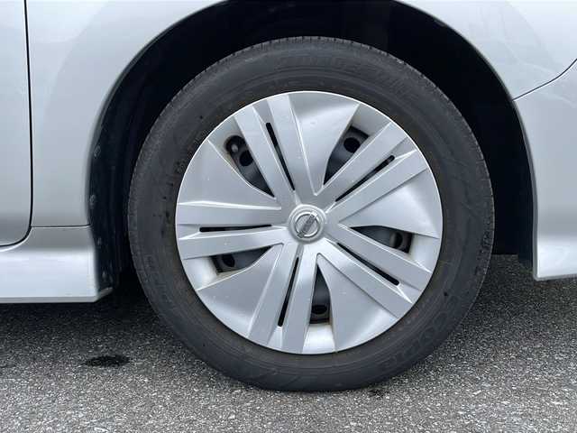 日産 リーフ S 岐阜県 2018(平30)年 4.1万km ブリリアントシルバー 禁煙車/社外SDナビ/AM/FM/CD/DVD/BT/SD/フルセグTV/バックカメラ/クルーズコントロール/オートライト/ステアリングスイッチ/シートヒーター /e-Pedal/スマートキー/スペアキー/プッシュスタート /冬タイヤアルミホイールセット積込/ETC/充電ケーブル積込