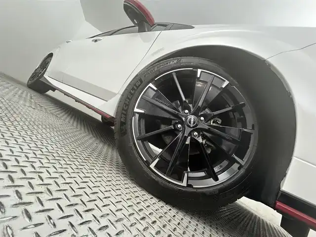 日産 オーラ ニスモ チューンド e－パワー 4WD 道央・札幌 2024(令6)年 0.1万km ピュアホワイトパール / スーパーブラック 2トーン ・４WD/・寒冷地仕様/・プロパイロット/・衝突軽減ブレーキ/・横滑り防止機能/・ハンドル支援/・側方支援/・後方支援/・アダプティブクルーズコントロール/・レーンアシスト/・ＢＯＳＥサウンド/・全方位カメラ/・純正ナビ/・フルセグＴＶ＆ＢＴ＆ＣＤ＆ＤＶＤ＆ＨＤＭＩ/・パワーシート/・ステアリングヒーター/・デジタルインナーミラー/・前後障害物センサー/・ワイヤレス充電/・オートエアコン/・オートライト/・オートハイビーム/・ETC２．０/・電動パーキングブレーキ/・ブレーキオートホールド