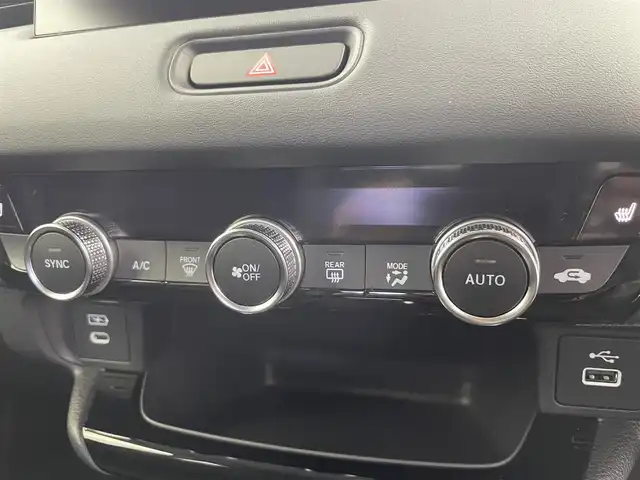 ホンダ ヴェゼル ハイブリッド e:HEV Z 富山県 2025(令7)年 0.1千km クリスタルブラックパール 登録済未使用車/9インチHonda CONNECTディスプレイ/（AM/FM/USB/BT/AppleCarPlay/AndroidAuto）/フルセグTV/バックカメラ/アダプティブクルーズコントロール/衝突被害軽減ブレーキ/レーンキープアシスト/オートマチックハイビーム/LEDヘッドライト/クリアランスソナー/ブラインドスポットモニター/電動リアゲート/ハーフレザーシート/前席シートヒーター/ビルトインETC2.0/置くだけ充電/スマートキー×２/プッシュスタート/パドルシフト/取扱説明書/保証書